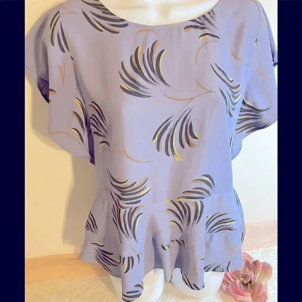 💥Loft  Short Sleeve Top multicolor Size: S